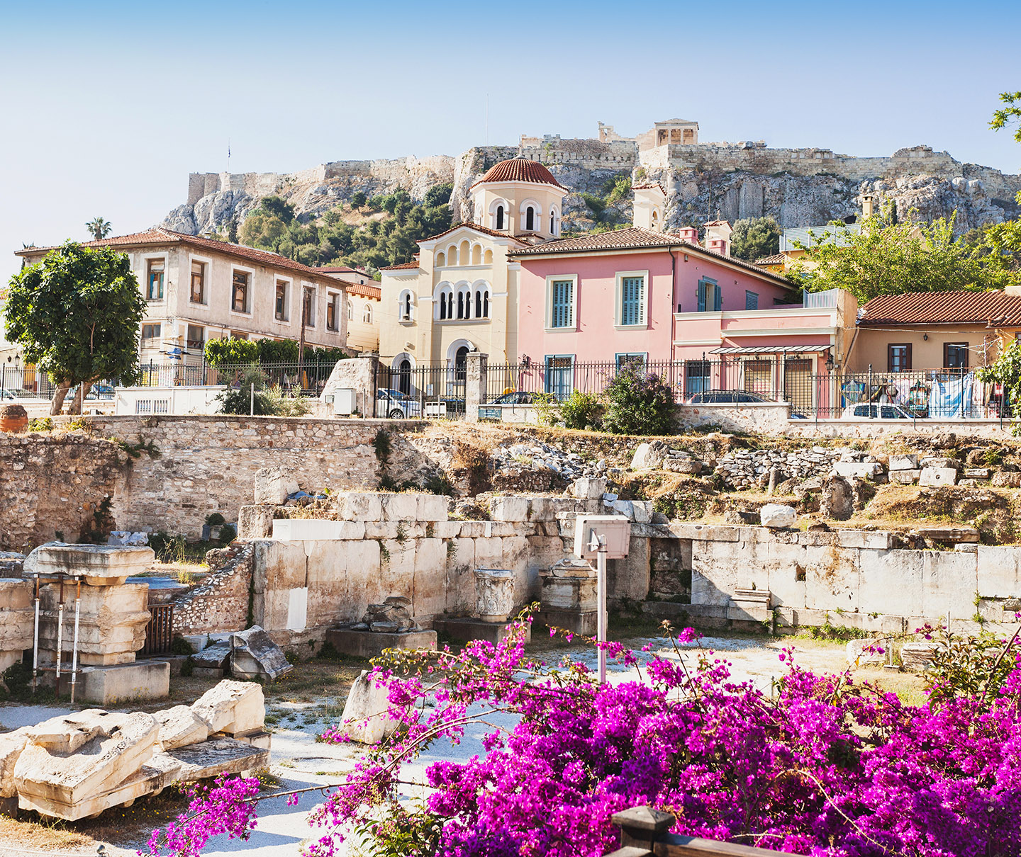 Lebanese citizens can obtain residency in Greece by investing at least €250,000.