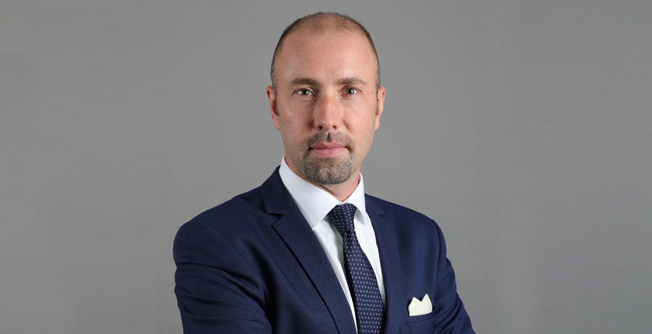 Marc_Menard_Portrait_Extended_2.jpg