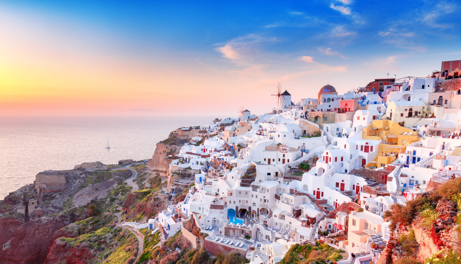 Charming,Sunset,View,Of,Traditional,Greek,Village,Oia,On,Santorini