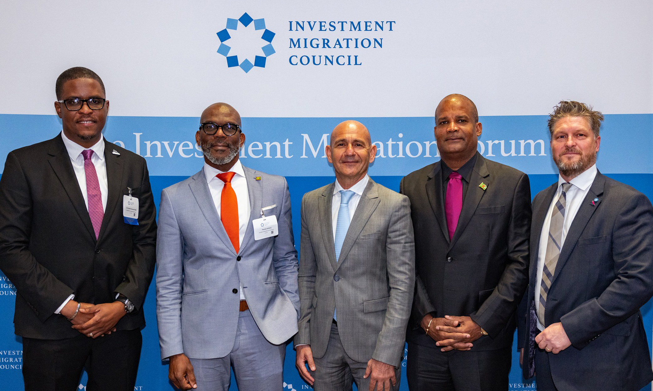 투자 이민 포럼 2023에 참석한 Latitude Group의 크리스토퍼 윌리스와 카리브해 지역 대표들