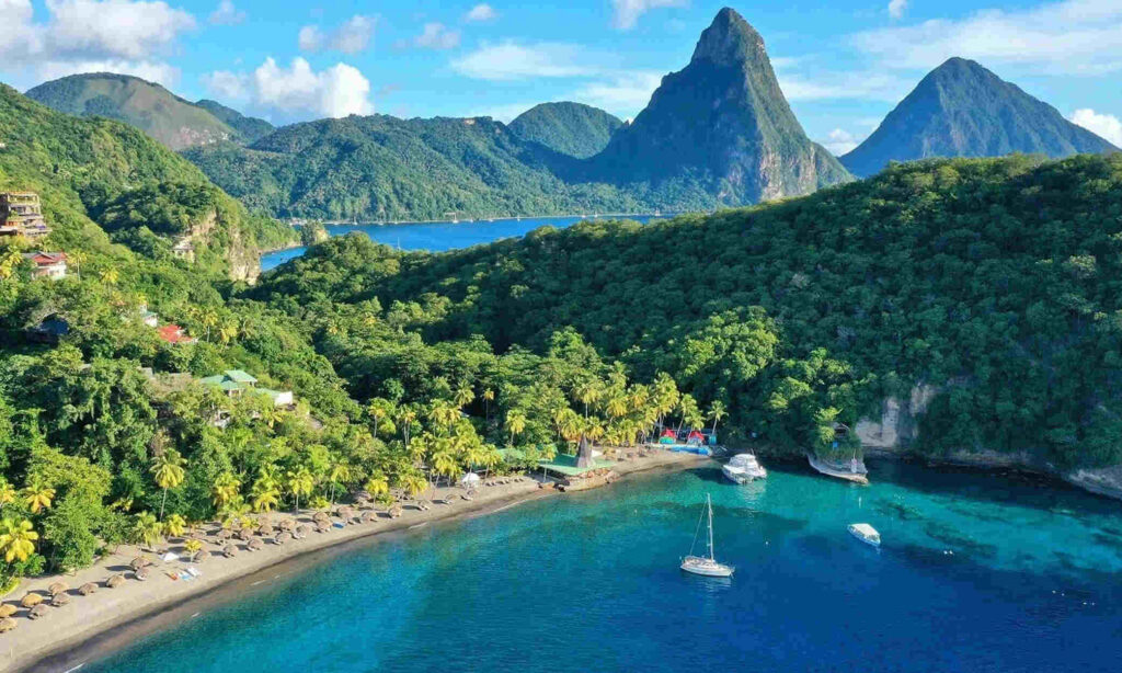 Anse Chastanet Resort, St Lucia'daki en iyi lüks tatil köylerinden biridir.