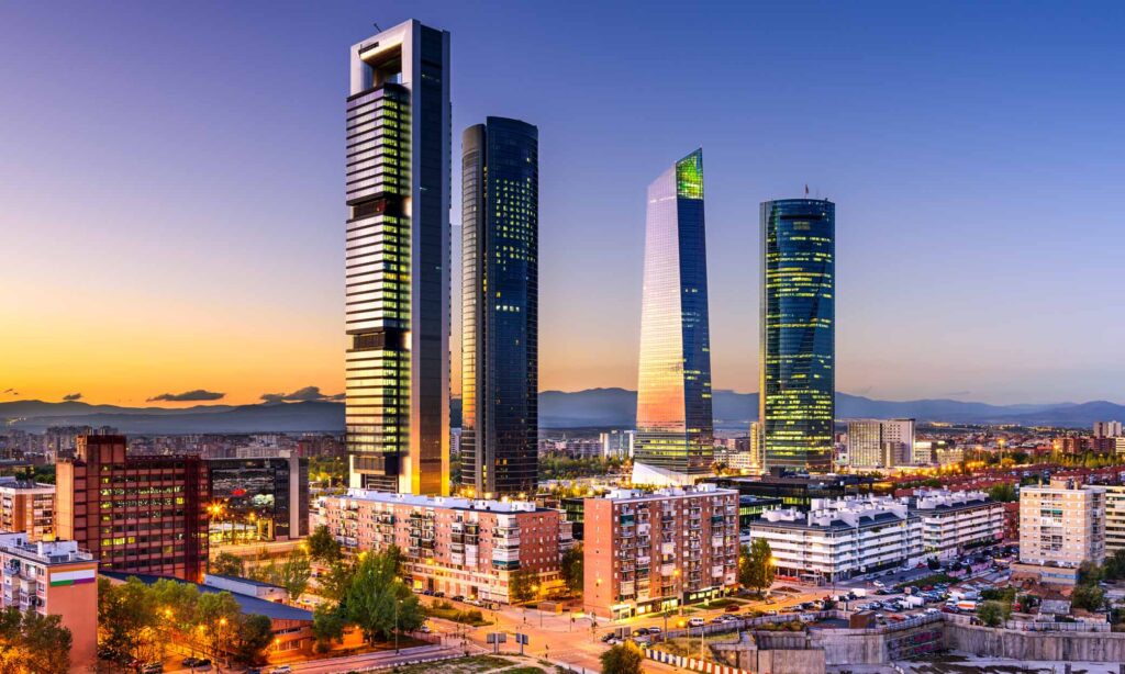 Мадрид - популярная база для проживания в Испании.