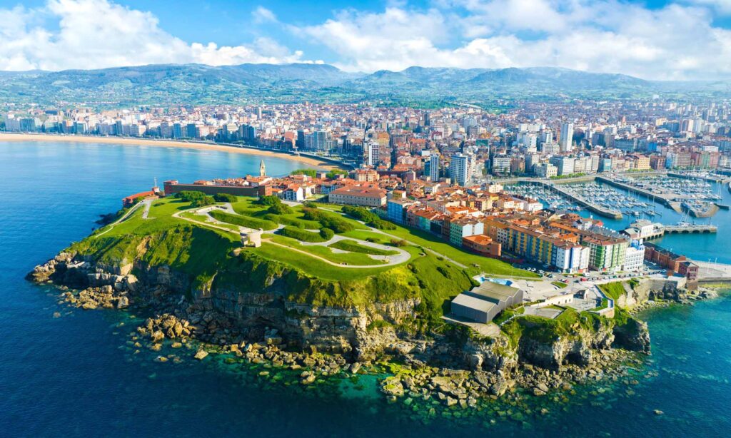 David Regueiro, our Spanish Residency by Investment expert, explains the benefits of the Spanish Golden Visa.