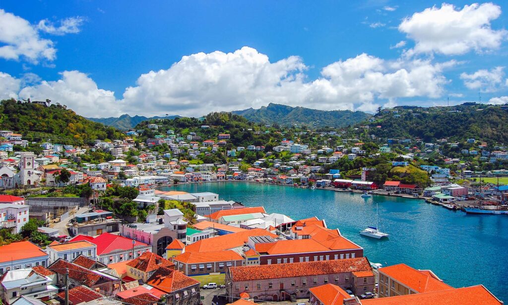 东加勒比地区有 11 个岛屿，其中包括格林纳达。