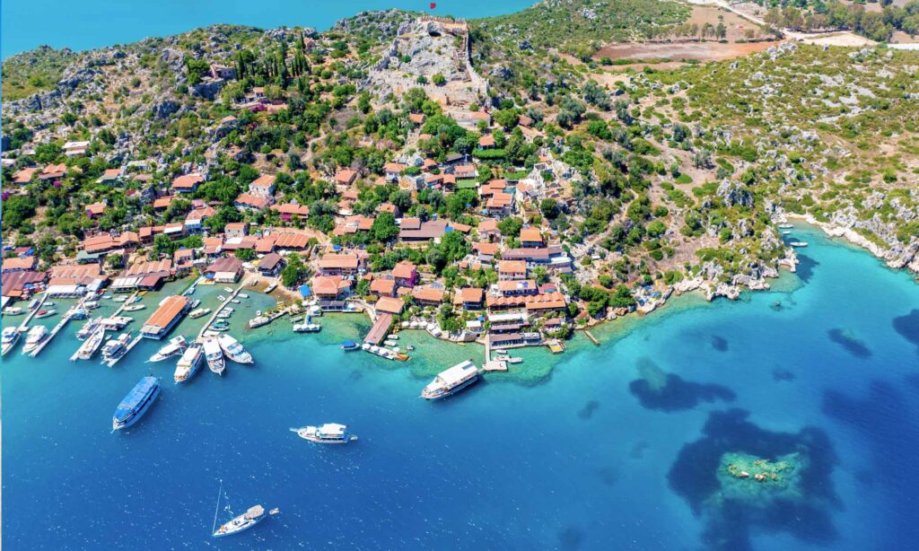 How do economic analysts view Türkiye?