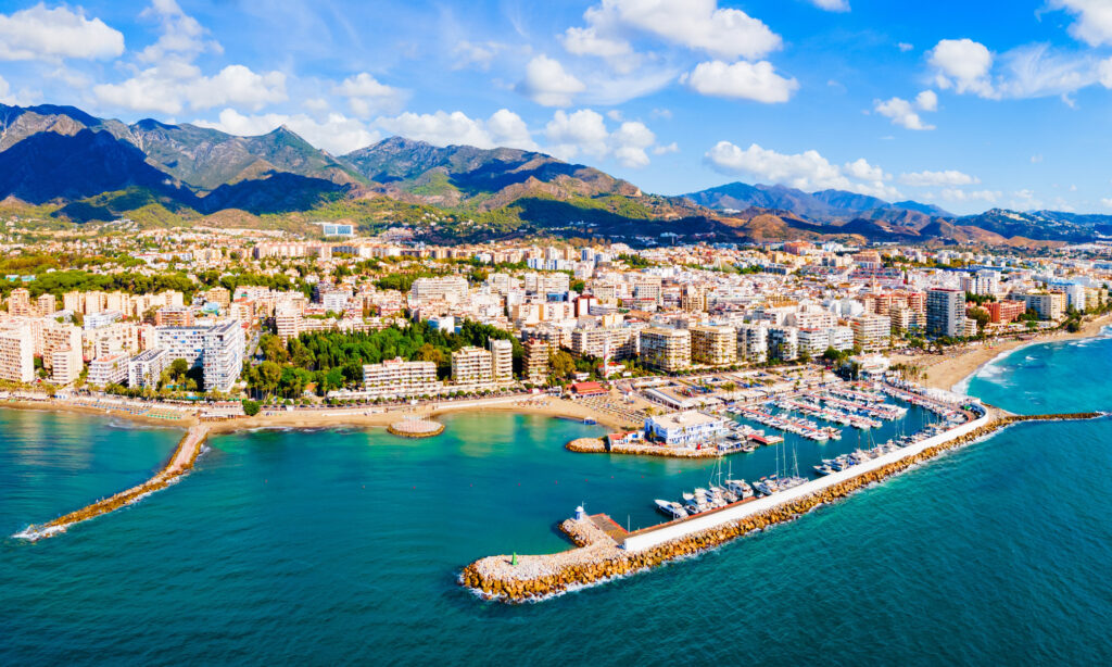 How does the International Monetary Fund rate the economy of Spain?